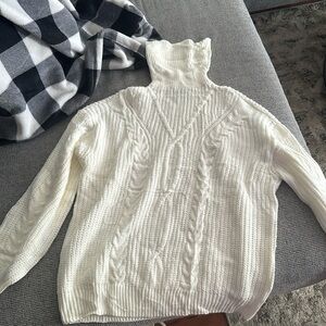 White/Cream turtleneck sweater